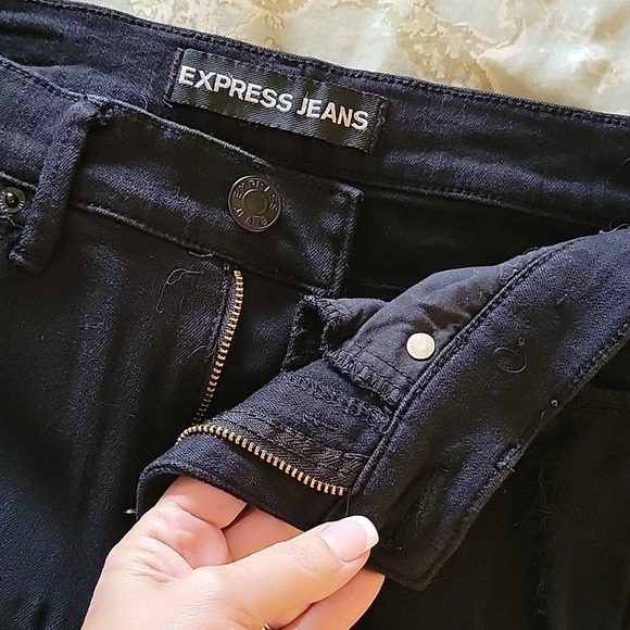 EXPRESS Mid-Rise Distressed Jegging - Picture 4 of 8